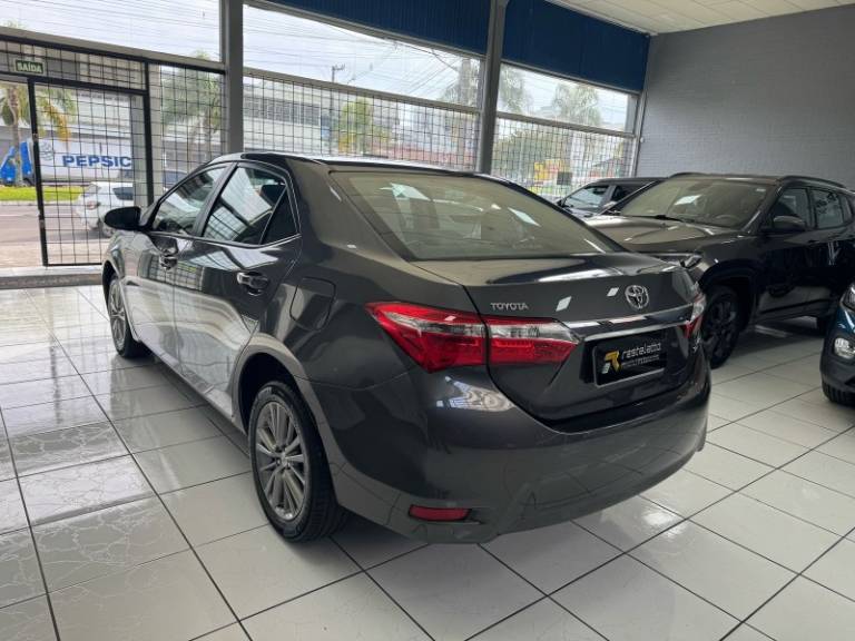 TOYOTA - COROLLA - 2016/2017 - Cinza - R$ 93.900,00
